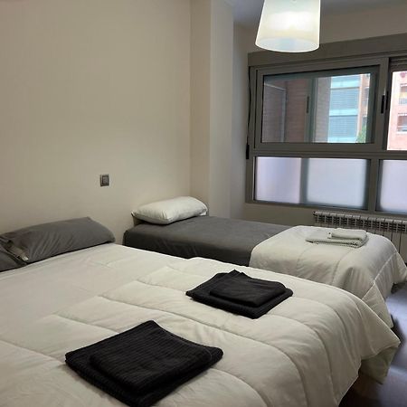 Impresionante Apartamento De 4 Dormitorios 3 Banos Y 2 Plazas De Garaje Madrid Esterno foto