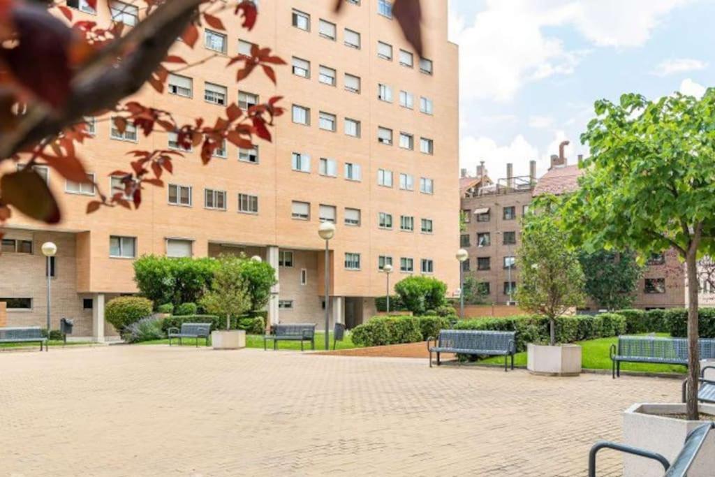 Impresionante Apartamento De 4 Dormitorios 3 Banos Y 2 Plazas De Garaje Madrid Esterno foto