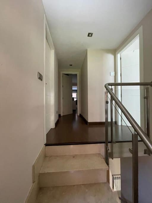 Impresionante Apartamento De 4 Dormitorios 3 Banos Y 2 Plazas De Garaje Madrid Esterno foto