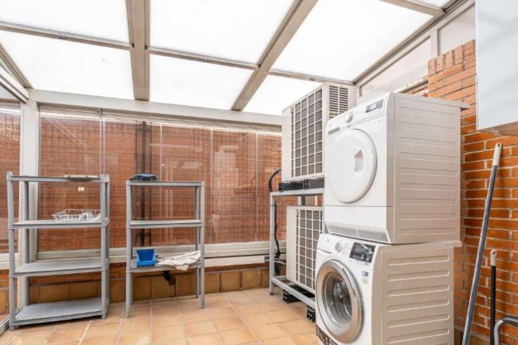Impresionante Apartamento De 4 Dormitorios 3 Banos Y 2 Plazas De Garaje Madrid Esterno foto