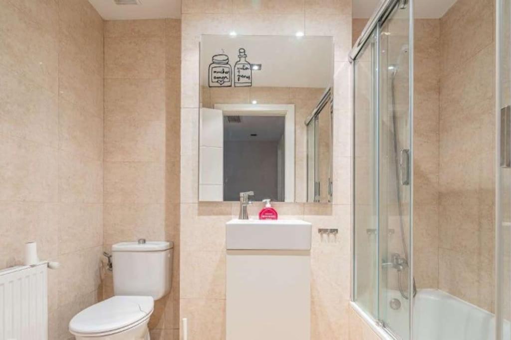 Impresionante Apartamento De 4 Dormitorios 3 Banos Y 2 Plazas De Garaje Madrid Esterno foto