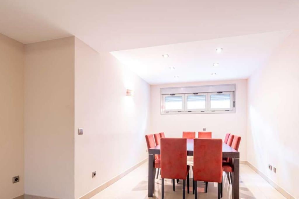 Impresionante Apartamento De 4 Dormitorios 3 Banos Y 2 Plazas De Garaje Madrid Esterno foto