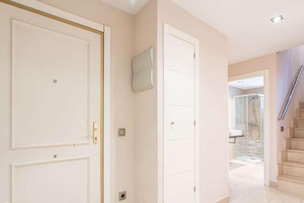 Impresionante Apartamento De 4 Dormitorios 3 Banos Y 2 Plazas De Garaje Madrid Esterno foto