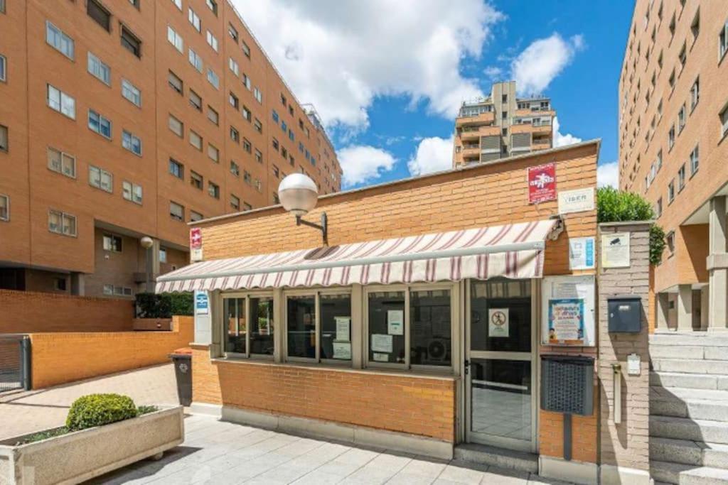 Impresionante Apartamento De 4 Dormitorios 3 Banos Y 2 Plazas De Garaje Madrid Esterno foto
