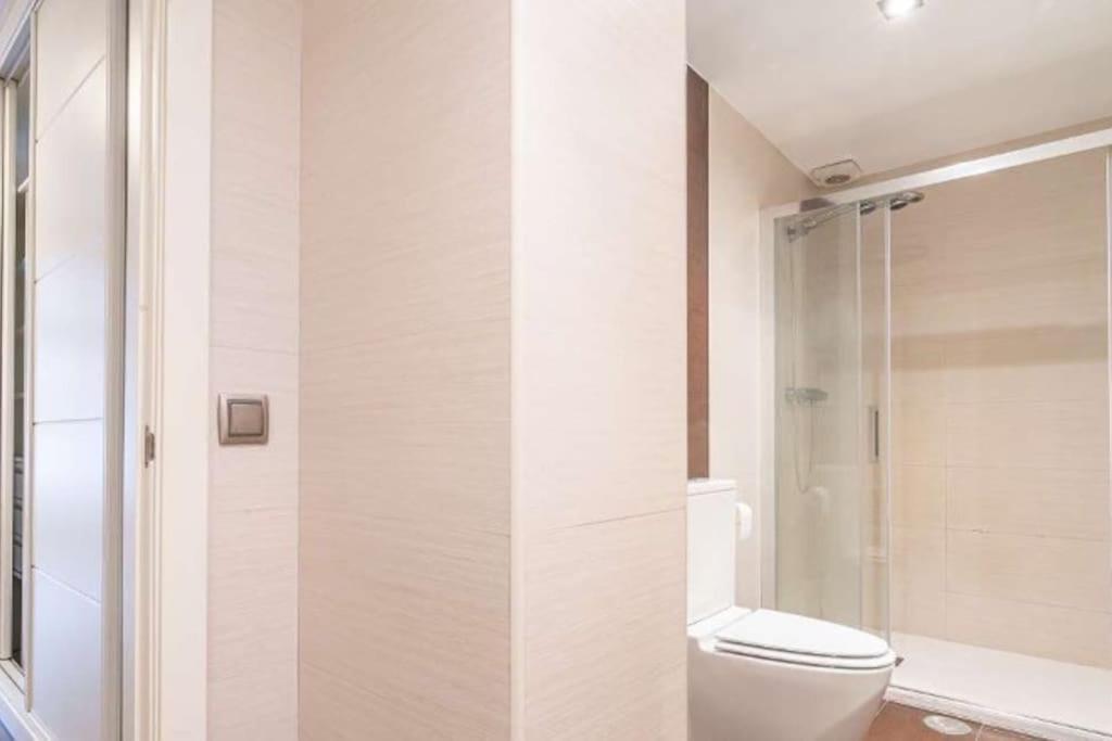 Impresionante Apartamento De 4 Dormitorios 3 Banos Y 2 Plazas De Garaje Madrid Esterno foto