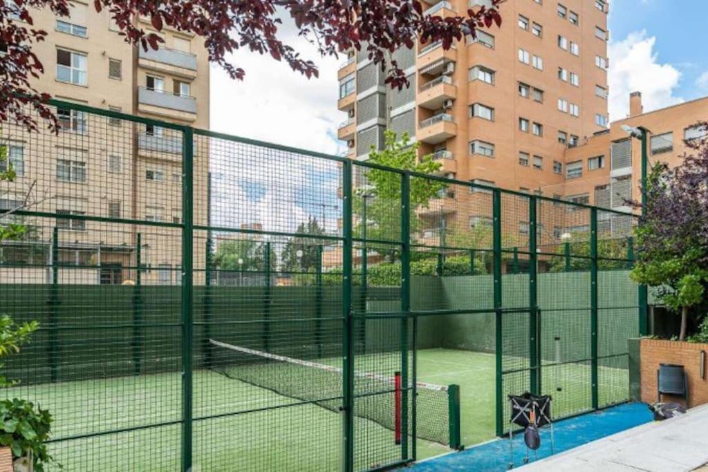 Impresionante Apartamento De 4 Dormitorios 3 Banos Y 2 Plazas De Garaje Madrid Esterno foto