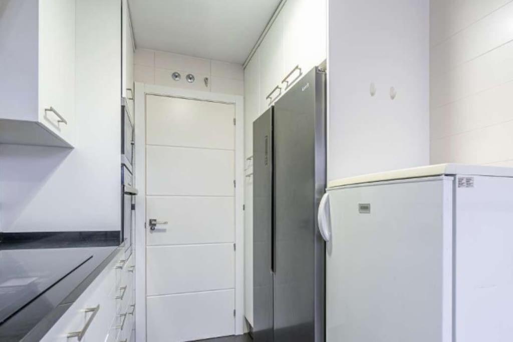 Impresionante Apartamento De 4 Dormitorios 3 Banos Y 2 Plazas De Garaje Madrid Esterno foto