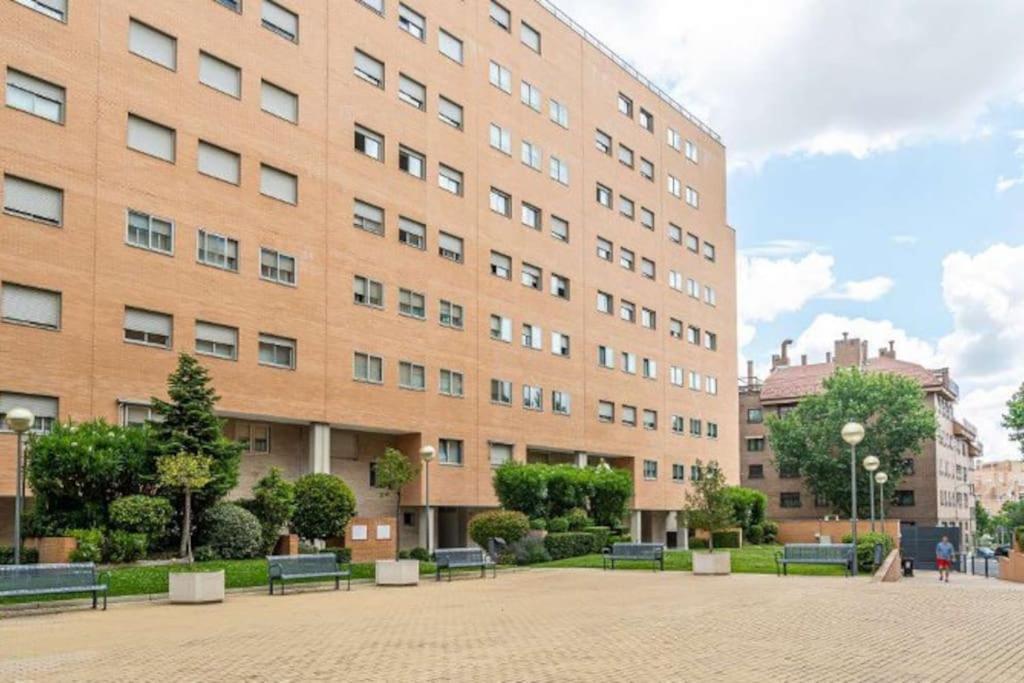 Impresionante Apartamento De 4 Dormitorios 3 Banos Y 2 Plazas De Garaje Madrid Esterno foto
