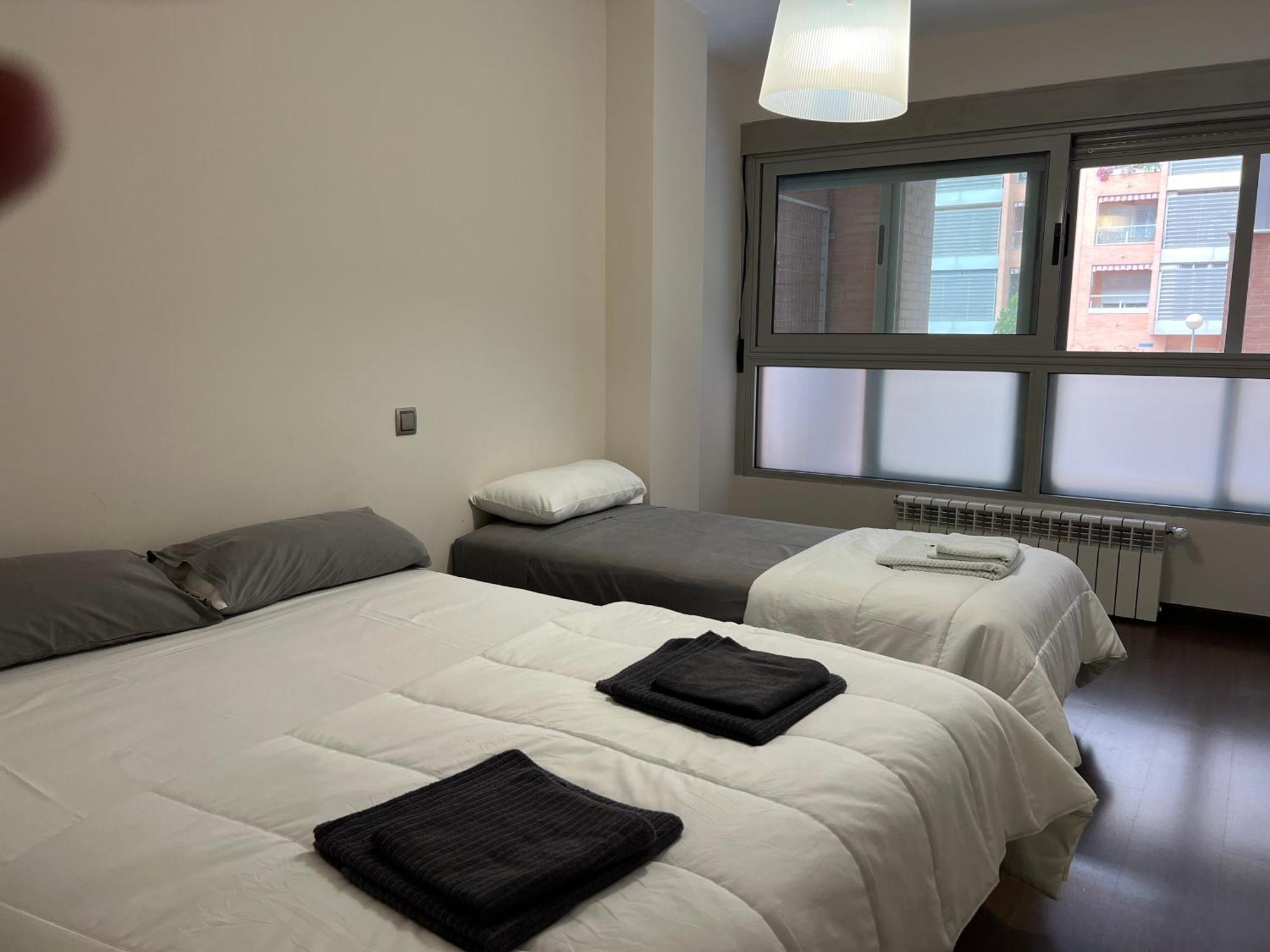 Impresionante Apartamento De 4 Dormitorios 3 Banos Y 2 Plazas De Garaje Madrid Esterno foto